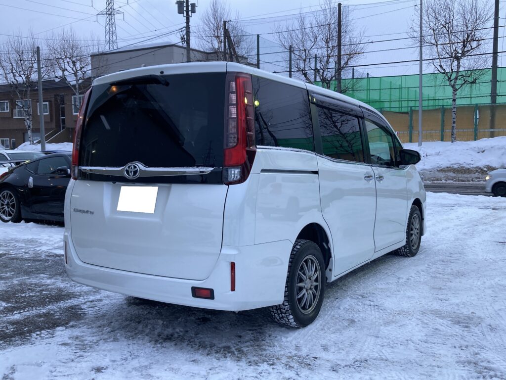 トヨタ、エスクァイア、ブラックテーラード、ＺＲＲ８５Ｇ、４ＷＤ、ウルトＷＵＲＴＨ防錆アンダーコーティング、イサイズ札幌、